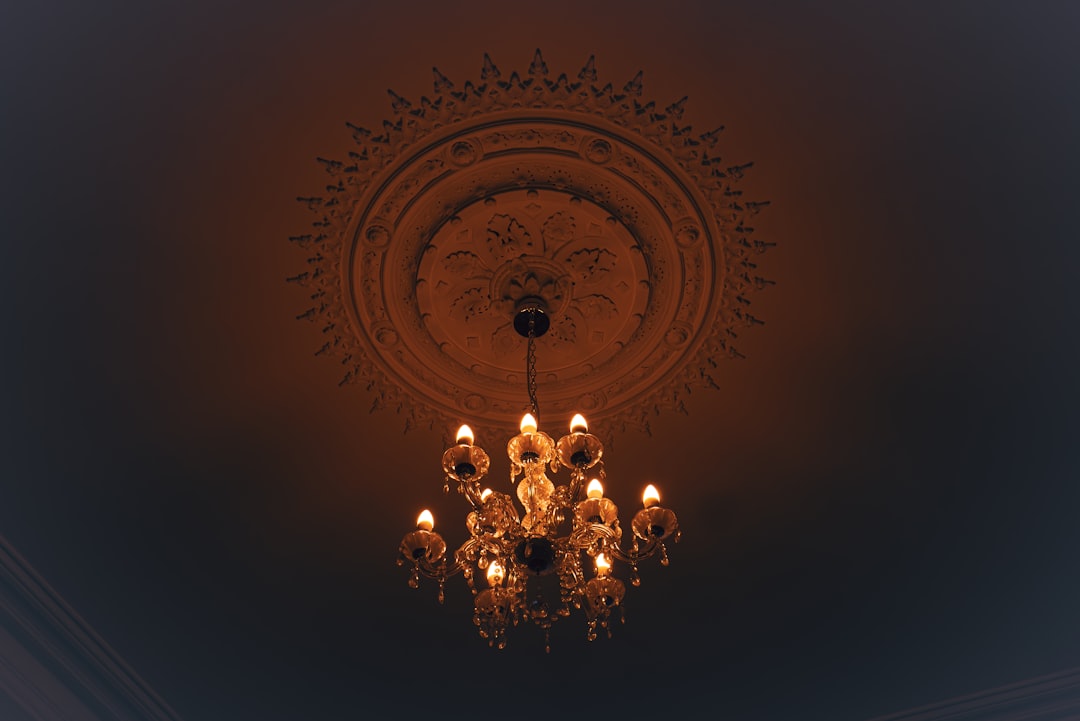 Photo Overhead chandelier